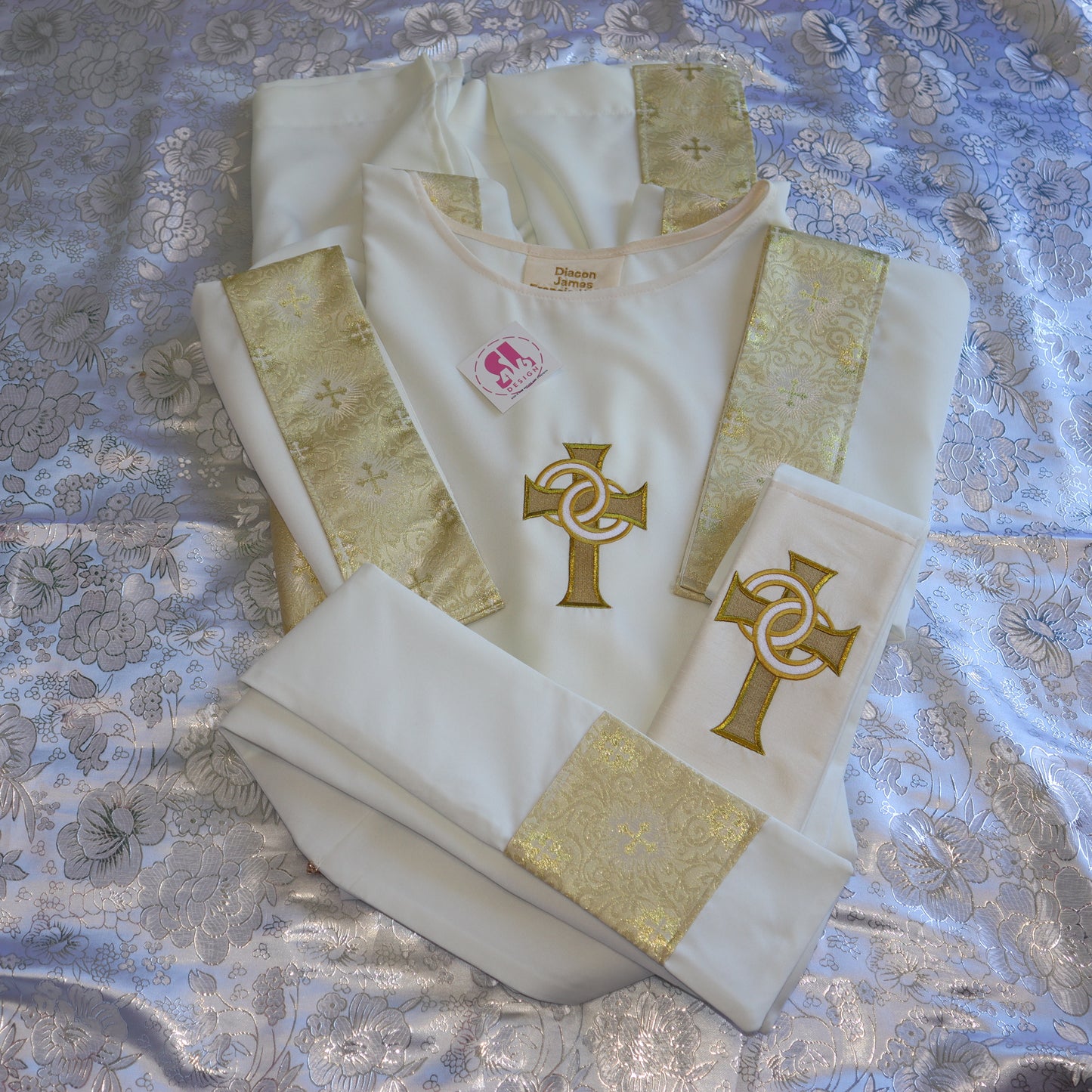 Cross with Wedding Rings - Dalmatic + Stole Set