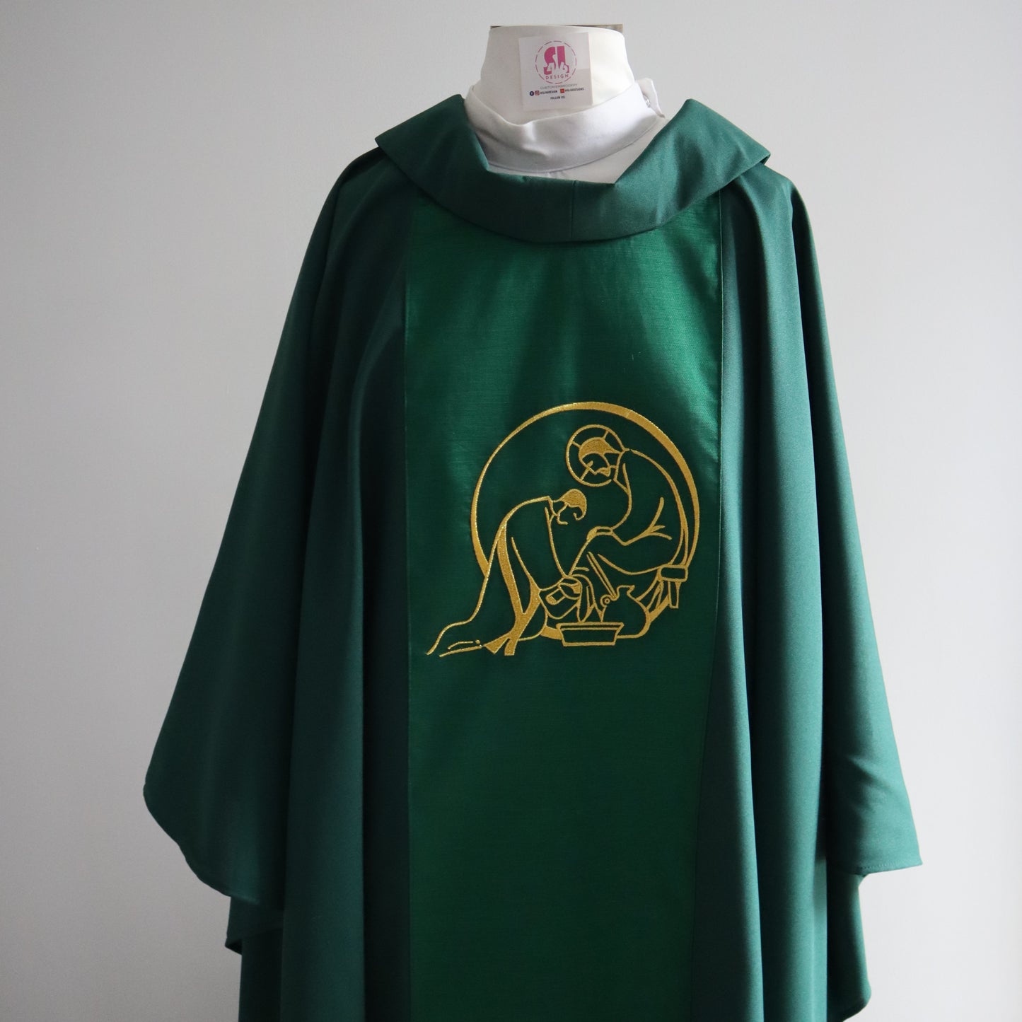 The hands and feet of Jesus - PRIEST CHASUBLE