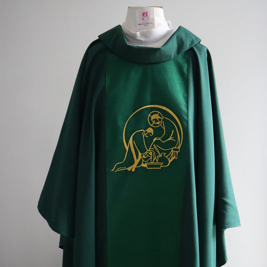 The hands and feet of Jesus - PRIEST CHASUBLE