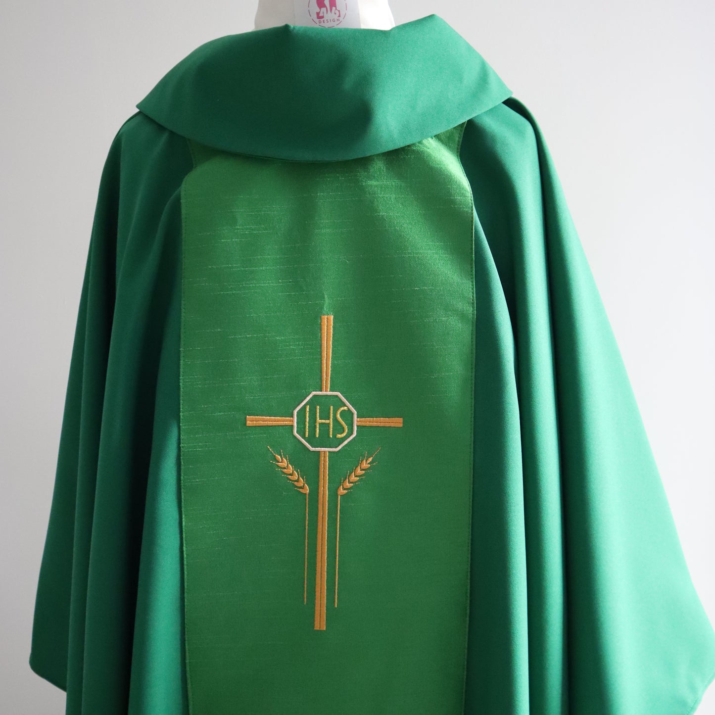 The hands and feet of Jesus - PRIEST CHASUBLE