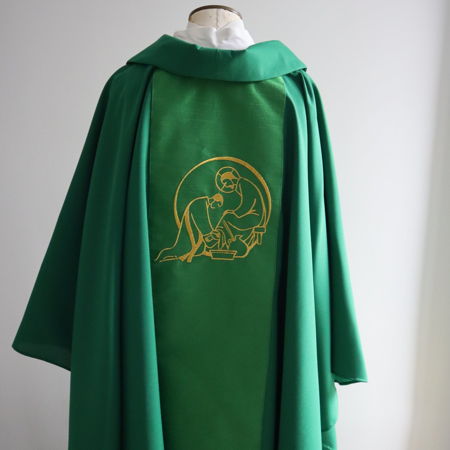 The hands and feet of Jesus - PRIEST CHASUBLE