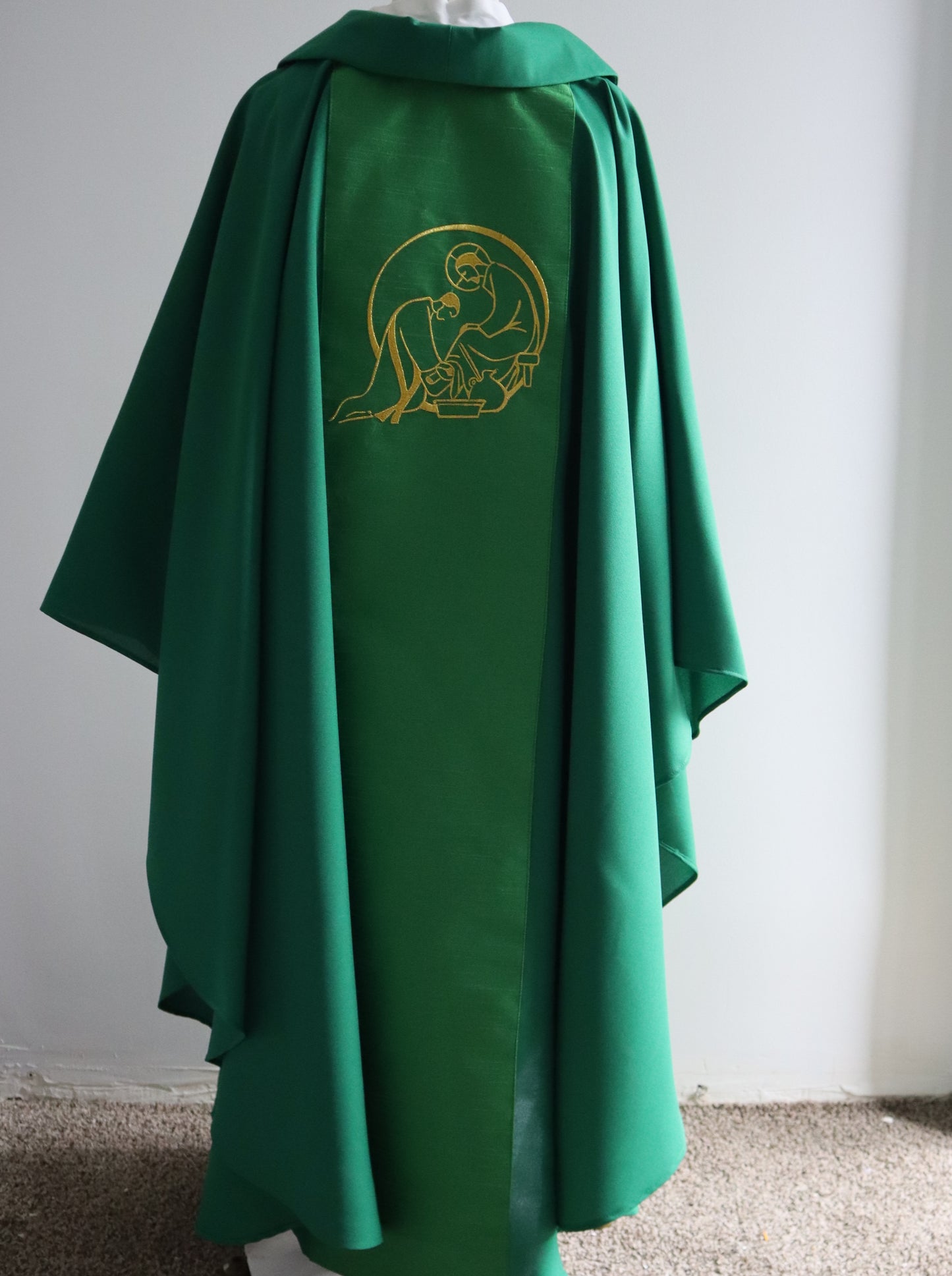 The hands and feet of Jesus - PRIEST CHASUBLE