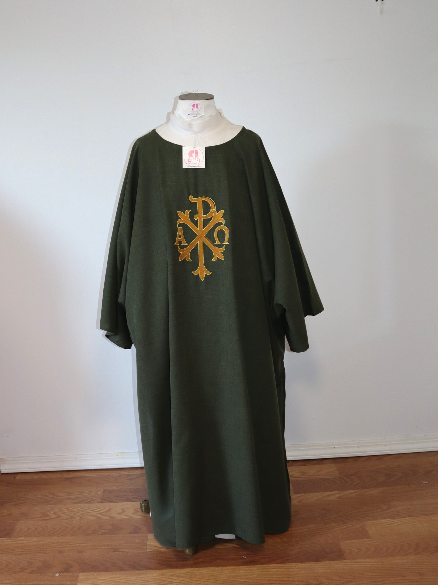 ALPHA & OMEGA - Chi Rho - Dalmatic