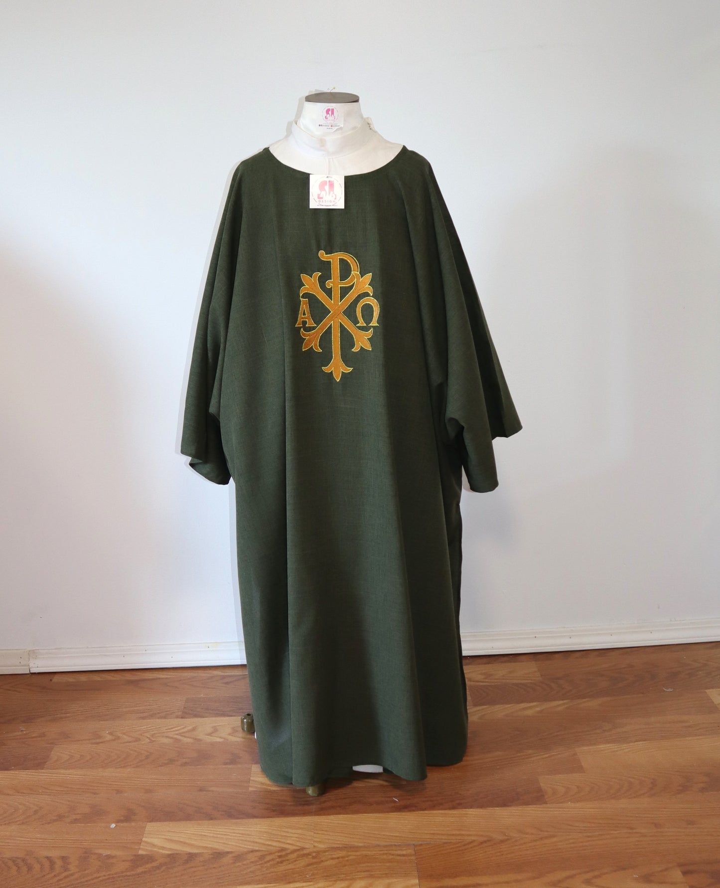 ALPHA & OMEGA - Chi Rho - Dalmatic