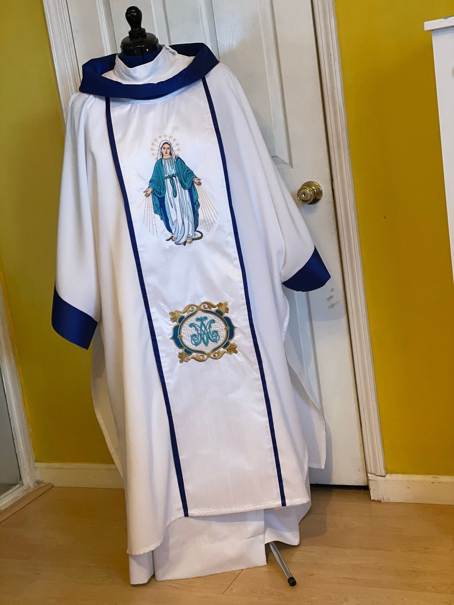 Priest chasuble - Virgin Mary - Custom made