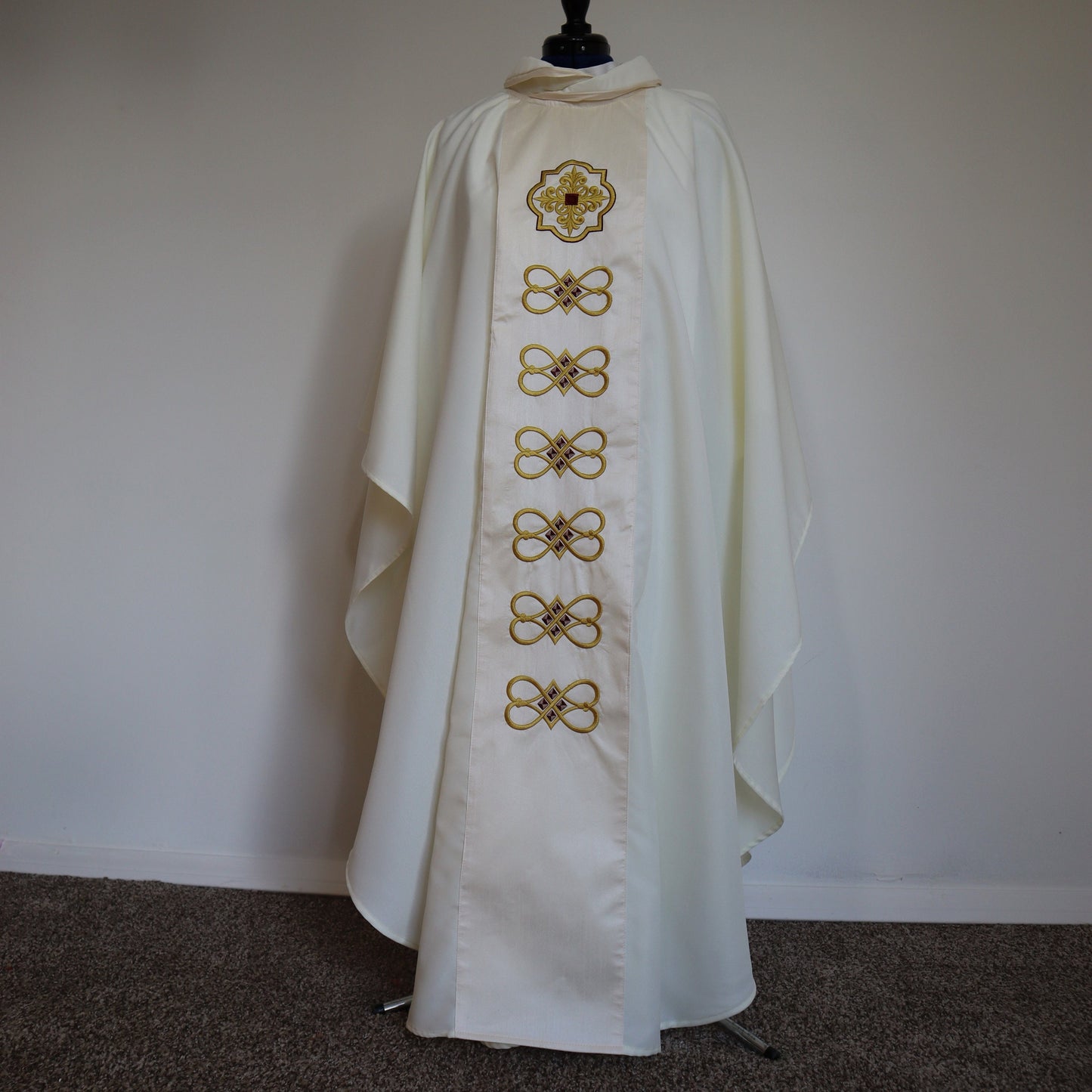 GOLD AND CREAM - CUSTOM CHASUBLE