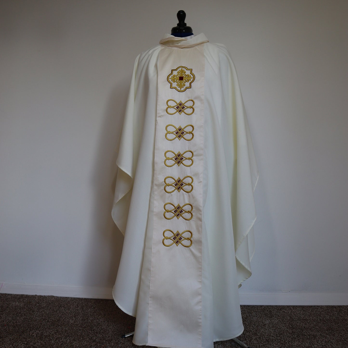 GOLD AND CREAM - CUSTOM CHASUBLE