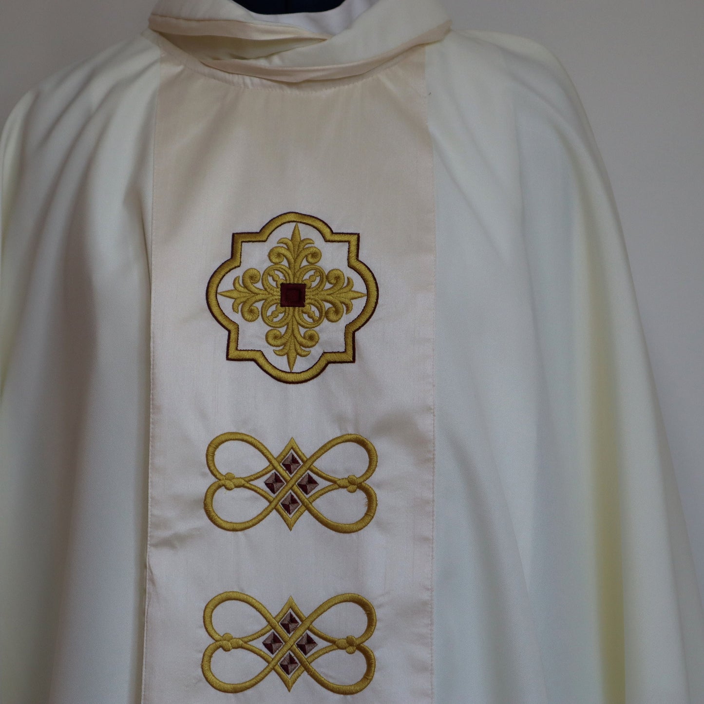 GOLD AND CREAM - CUSTOM CHASUBLE