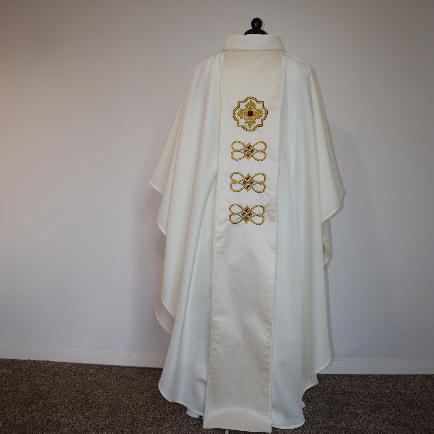 GOLD AND CREAM - CUSTOM CHASUBLE